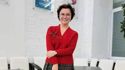 Молодую жену Евгения Петросяна рассмешил "комплимент" подписчицы про возраст, фото - Новости Zakon.kz от 02.12.2024 12:09