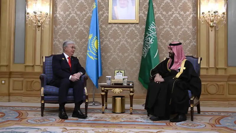 Президент Токаев провел встречу с наследным принцем Саудовской Аравии