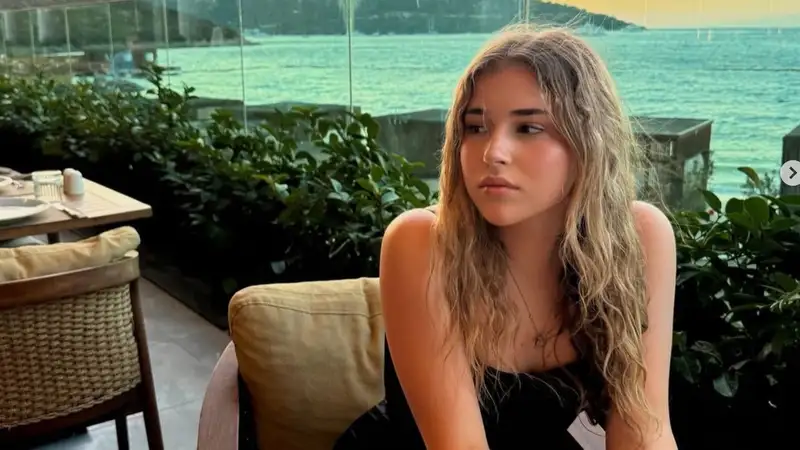 Үлкен сиськи бар шұлықтағы қыздардың фотосуреттері