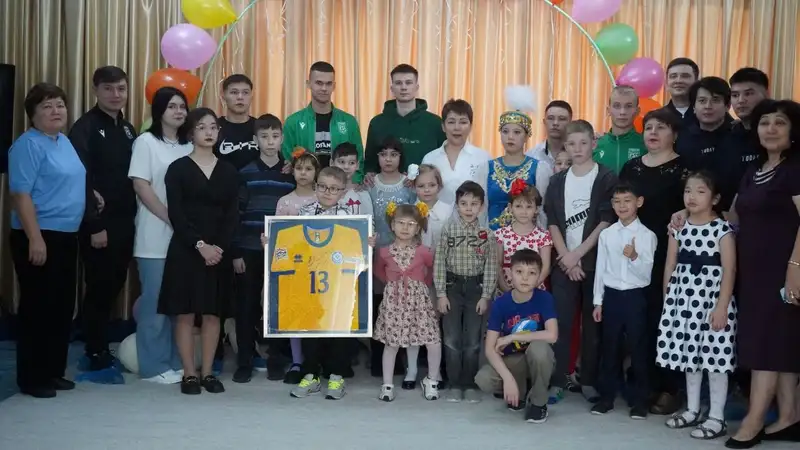 QJ League помогла детдому в Костанае: средства собрали через благотворительный аукцион