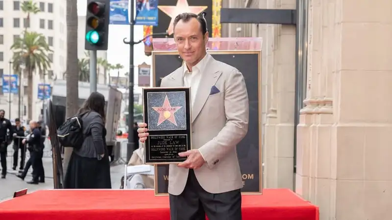 Многодетный отец Джуд Лоу получил звезду на голливудской Аллее славы