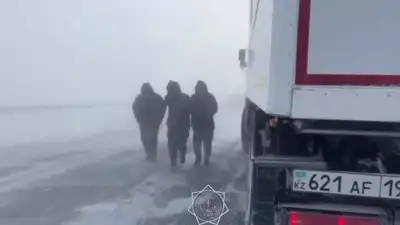 помощь спасателей, фото - Новости Zakon.kz от 15.12.2024 19:00