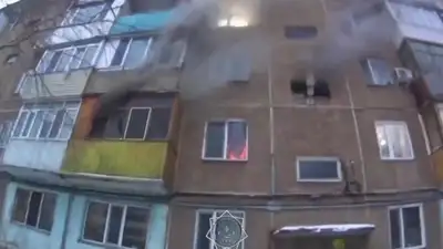 Бабушка пострадала во время пожара в Караганде, фото - Новости Zakon.kz от 15.12.2024 20:49