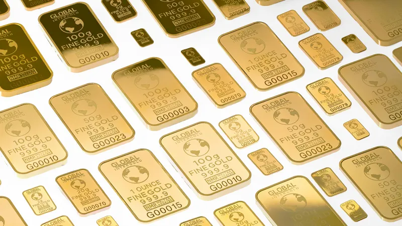 Золотая лихорадка 2025: Трамп толкает цены к небесам, Казахстан готовится к новому рекорду