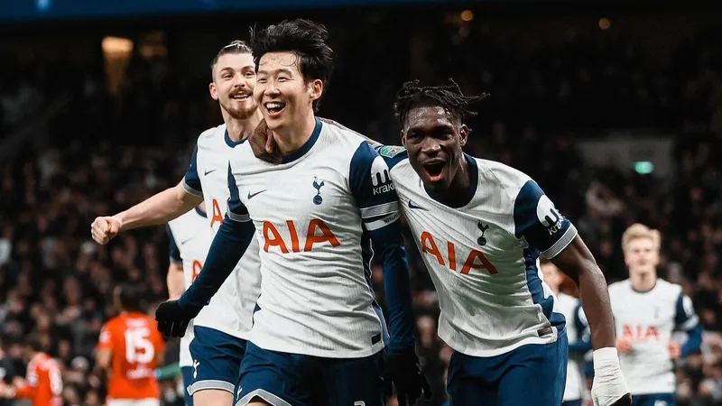 "Манчестер Юнайтед" проиграл "Тоттенхэму" на пути к полуфиналу Кубка лиги