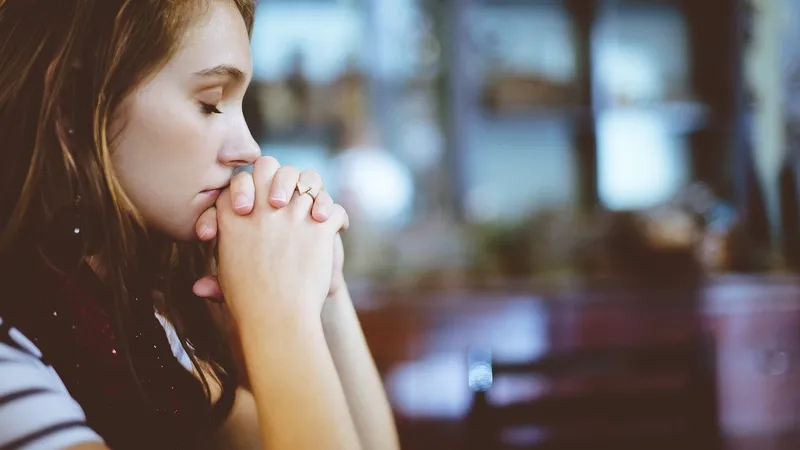 Маму наказали за пьянку с несовершеннолетним сыном в Костанайской области