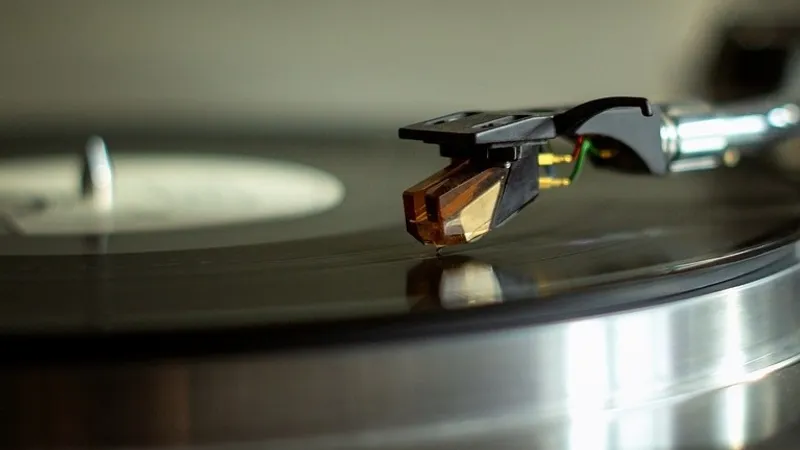 KFC в Канаде превратила крышки для ведер с курицей в пластинки