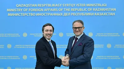 МИД РК, посол Италии в Казахстане Марко Альберти, заместитель министра иностранных дел РК Роман Василенко,, фото - Новости Zakon.kz от 21.12.2024 14:26