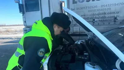 полицейские помогли гражданину Турции в Жетысуской области, фото - Новости Zakon.kz от 27.12.2024 18:39