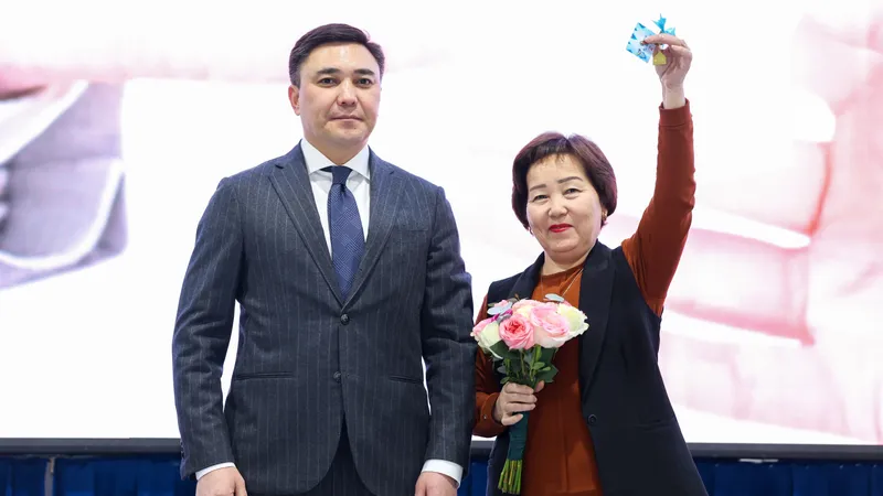 Ключи от счастья: в Шымкенте 183 семьи отметили новоселье в рамках госпрограммы