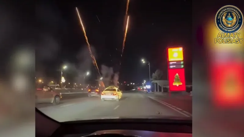 В Алматы водитель Mercedes дерзко нарушал ПДД и запустил салют с машины