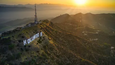 Огонь охватил символ Голливуда, фото - Новости Zakon.kz от 09.01.2025 08:03