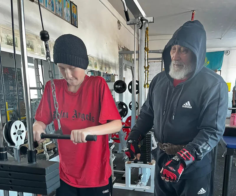 Как прокачанный аташка из Агадыря открыл бесплатную секцию по пауэрлифтингу для молодых