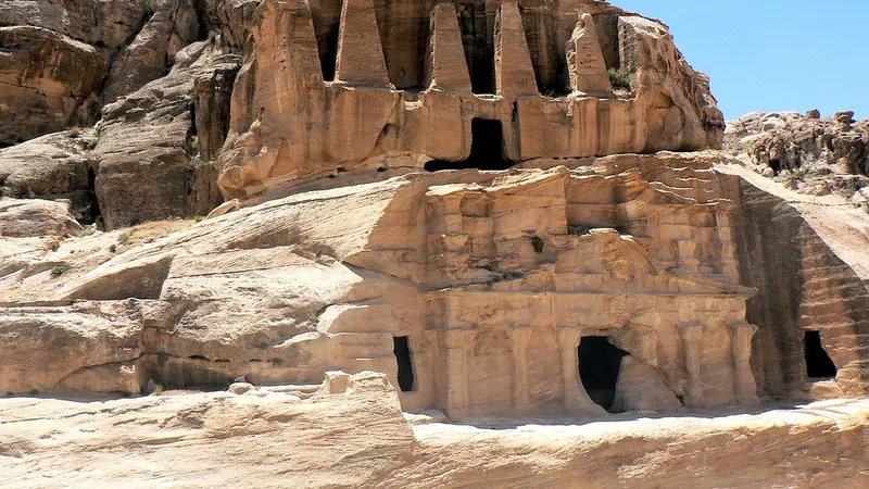 Археологи обнаружили систему загадочных туннелей под древним городом