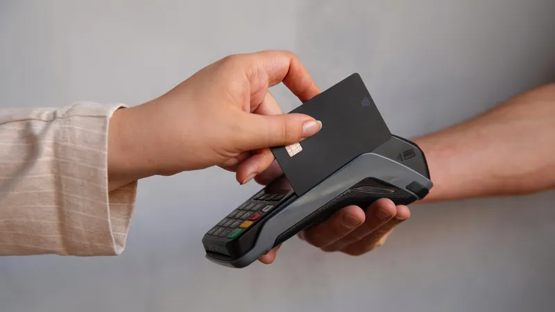 Ел тұрғындары қолма-қол ақшасыз есеп айырысуды жөн санайды: транзакциялар саны мен көлемі қандай