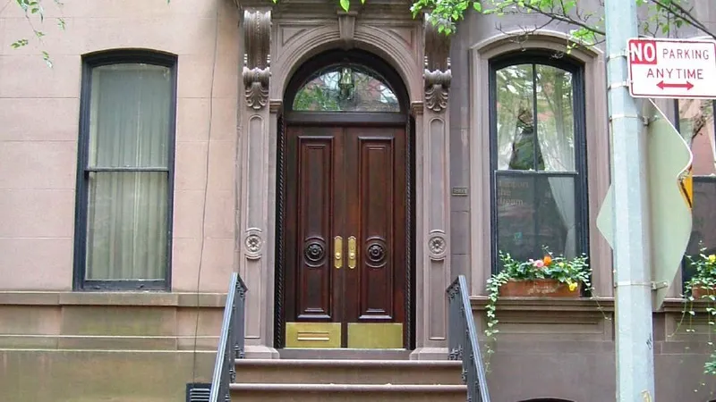 У дома из фильма "Секс в большом городе" установят ворота