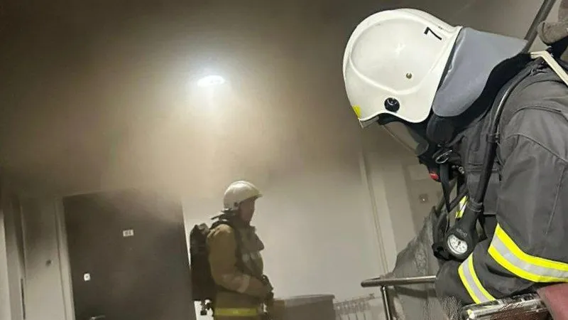 14 человек экстренно эвакуировали из дома в Алматы