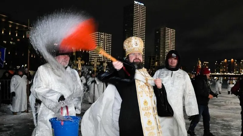 В Астане проходят крещенские купания