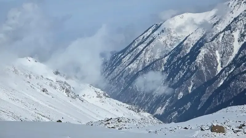 Две республиканские трассы закрыли в Казахстане