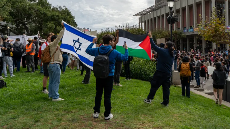 Ближневосточный конфликт: казахстанцы из Израиля и Палестины о перемирии в секторе Газа