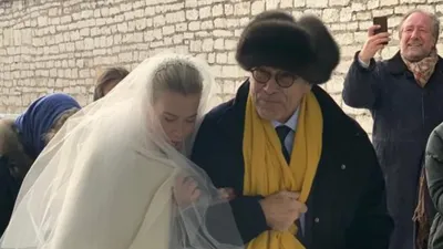 Юлия Высоцкая показала фото с венчания с 87-летним Кончаловским, фото - Новости Zakon.kz от 20.01.2025 19:51