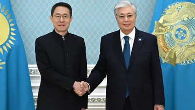 Токаев принял вновь назначенного посла Китая в Казахстане, фото - Новости Zakon.kz от 22.01.2025 13:31