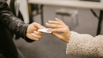 Казахстанка отдала мошенникам 21 млн тенге и стала дроппером, инвестиции, фото - Новости Zakon.kz от 22.01.2025 10:38