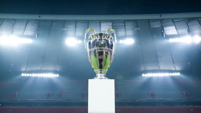 "Ливерпуль" и "Барселона" завоевали путевки в 1/8 финала Лиги чемпионов