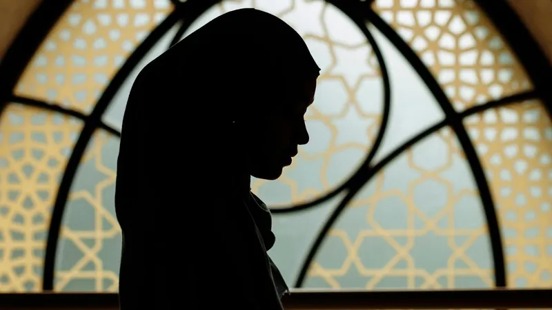 В Ираке приняли поправки, позволяющие браки с девочками с 9 лет