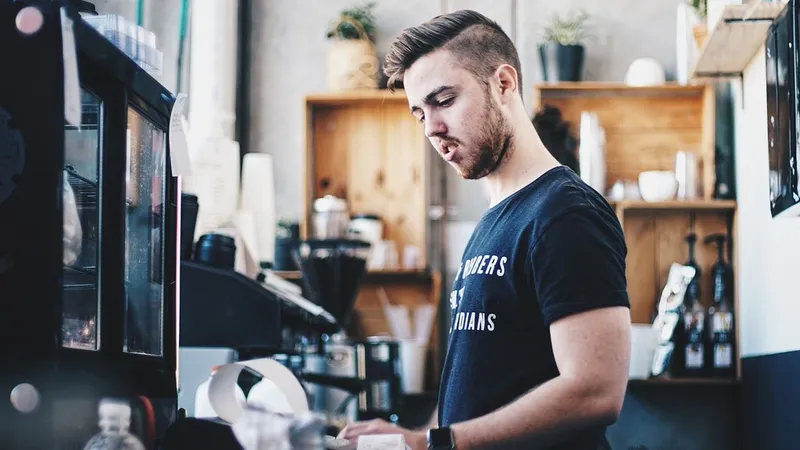 Покупатель алкомаркета откачал кассира с эпилепсией и остановкой сердца