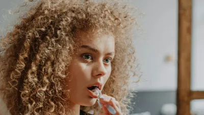 16-летняя россиянка проглотила щетку во время чистки зубов, фото - Новости Zakon.kz от 24.01.2025 09:15