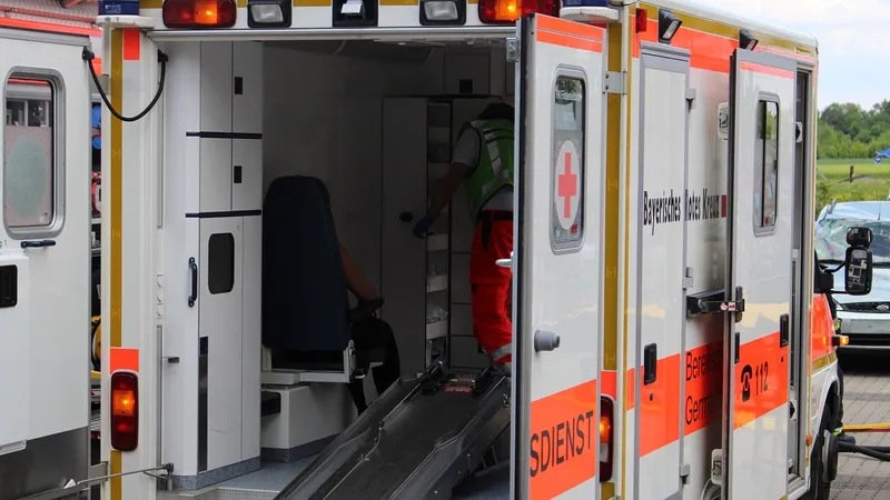 В Турции обрушился трехэтажный дом, под завалами могут находиться люди