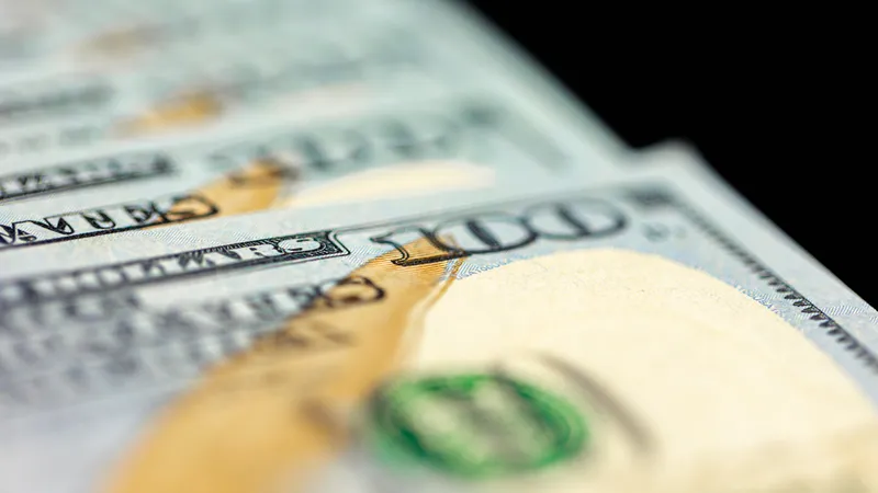 Доллар стал дешевле 520 тенге: продолжит ли курс снижаться дальше