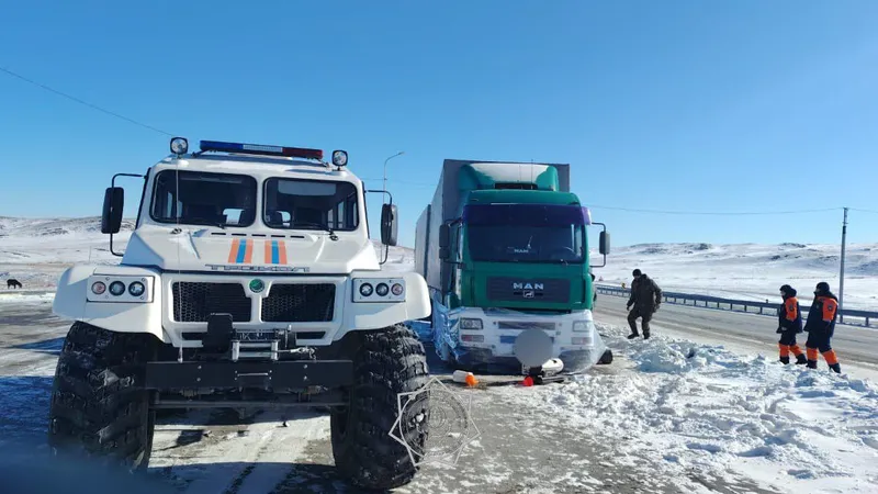Замерзло топливо: водитель фуры пять суток провел на трассе в Жамбылской области