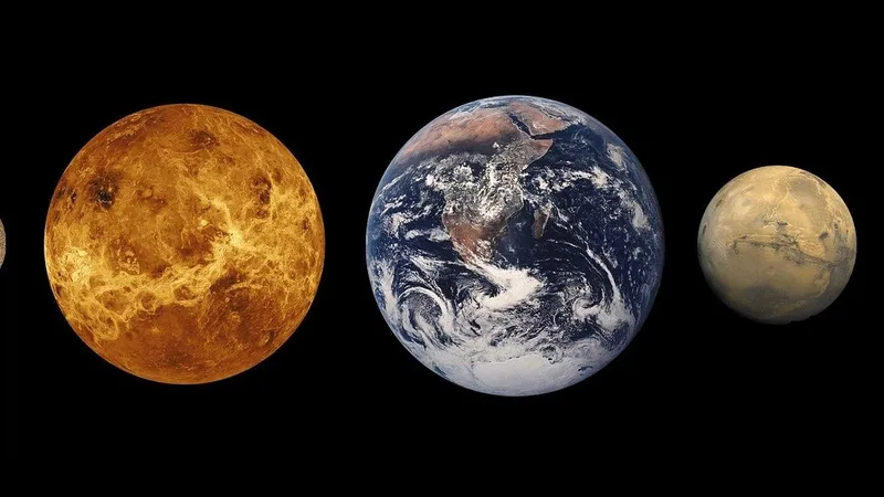 Парад планет запечатлел популярный алматинский фотограф