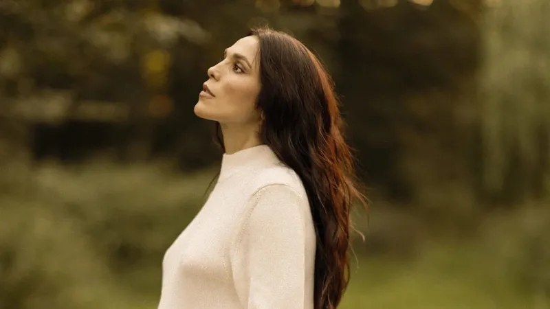 Сати Казанова поделилась нежными фото с дочкой