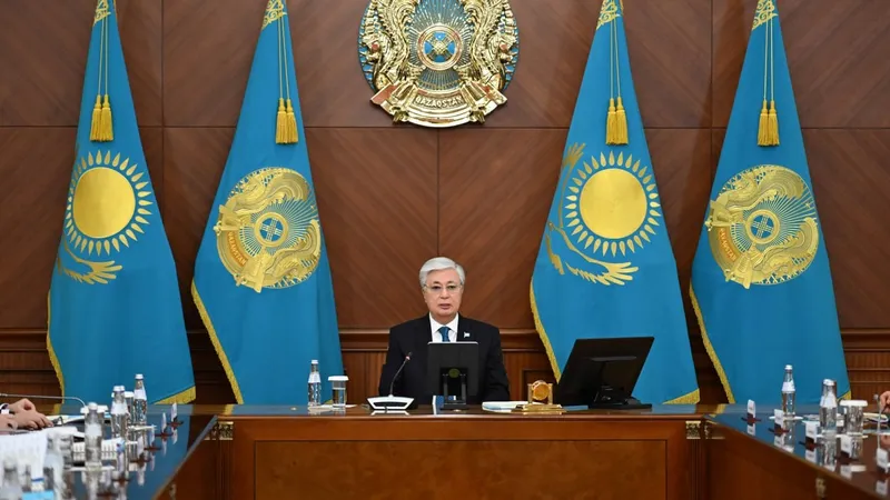 Касым-Жомарт Токаев посоветовал затянуть пояса и жить по средствам