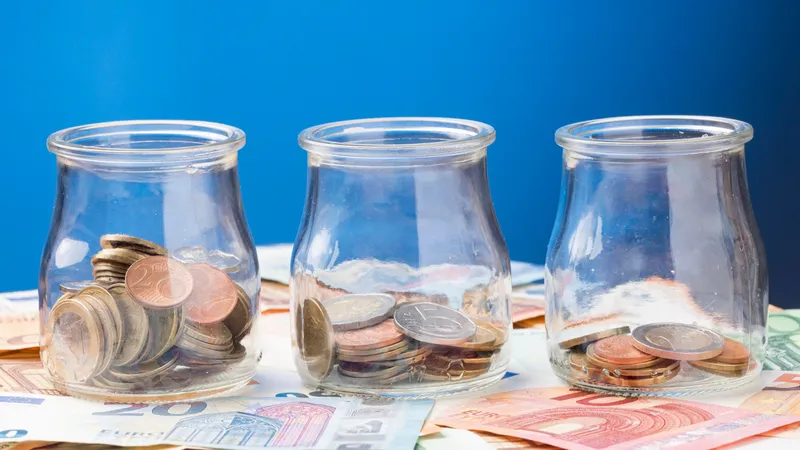 Казахстанцы хранят все больше денег в банках: насколько выросли вклады населения в тенге