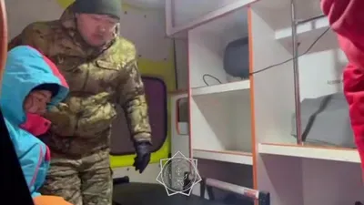 помощь спасателей, фото - Новости Zakon.kz от 31.01.2025 20:38