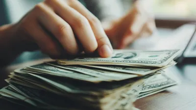 Павлодарка выманила у людей больше 100 миллионов тенге, фото - Новости Zakon.kz от 04.02.2025 19:54