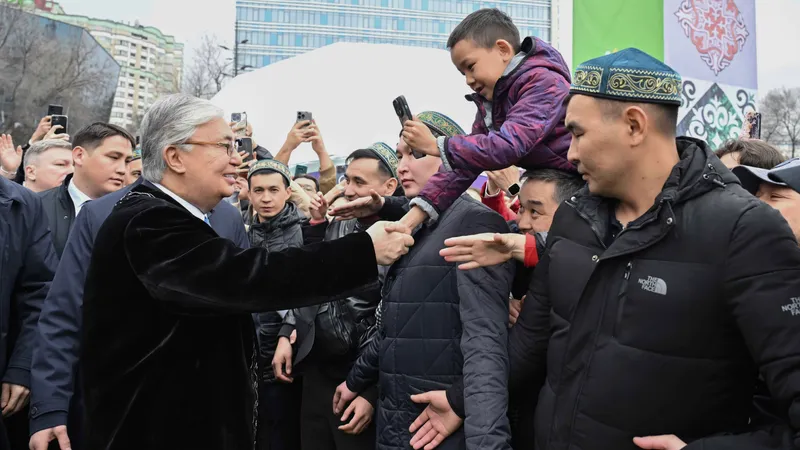 С праздником Ораза айт поздравил Токаев казахстанцев