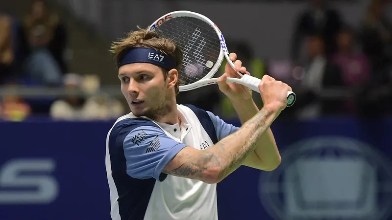 Бублик потерпел поражение от 19-летнего теннисиста на старте турнира в Роттердаме