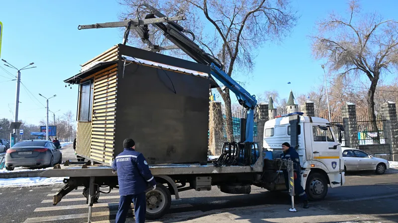 В Алматы за два дня снесли 21 торговый объект