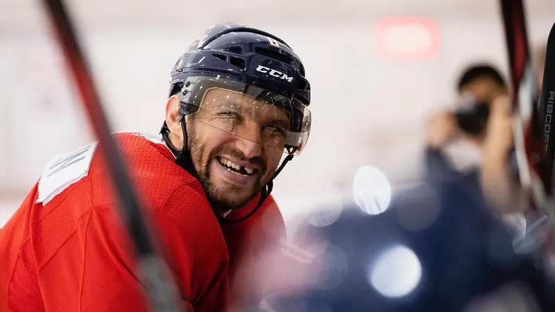 Сократил разрыв: Овечкин забил рекордный 879-й гол