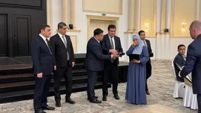 Родным погибших казахстанцев в авиакатастрофе близ Актау вручили ключи от квартир , фото - Новости Zakon.kz от 07.02.2025 21:00