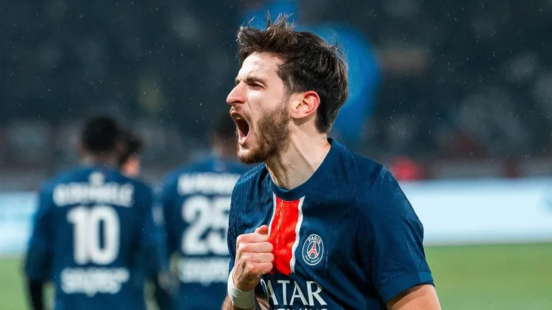 Хвича дебютировал за "ПСЖ" против "Монако"