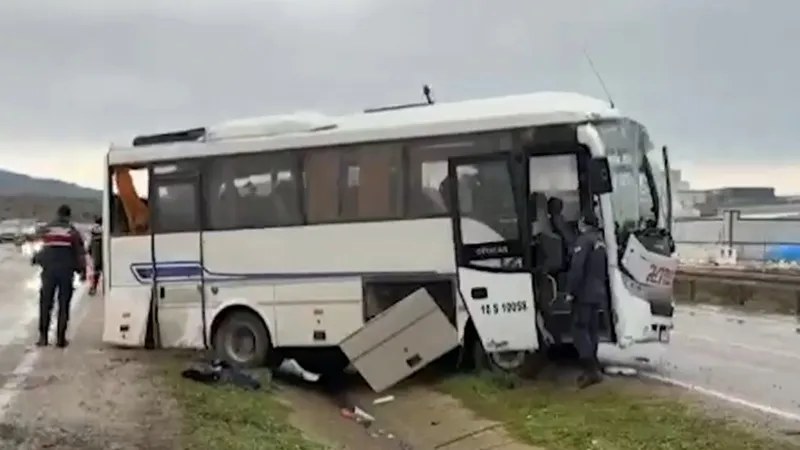 18 пассажиров автобуса пострадали в аварии на северо-западе Турции