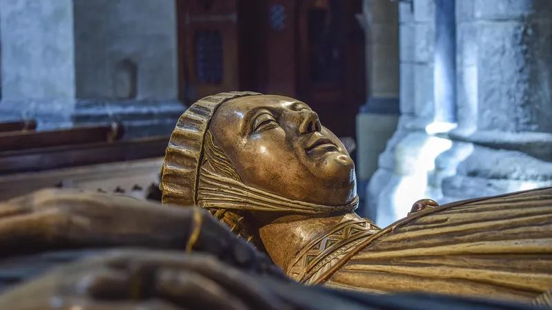 Во Франции обнаружили саркофаги возрастом 1,3 тысячи лет