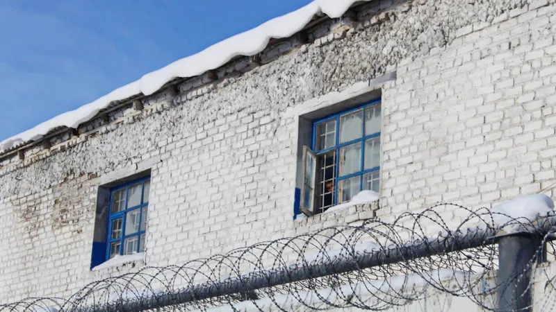 Шамамен ендігі 15 жылын темір тордың ар жағында өткізетін іздеудегі қазақстандық Ресейден экстрадицияланды