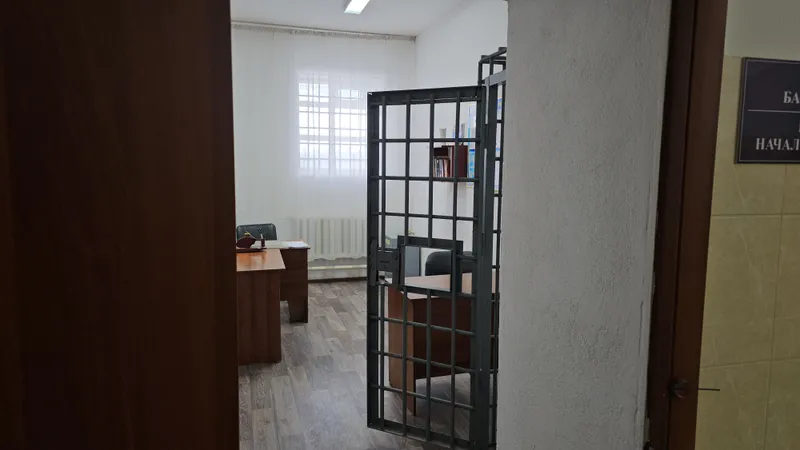 Плюс 8 лет к сроку получил казахстанец за тайные собрания в колонии